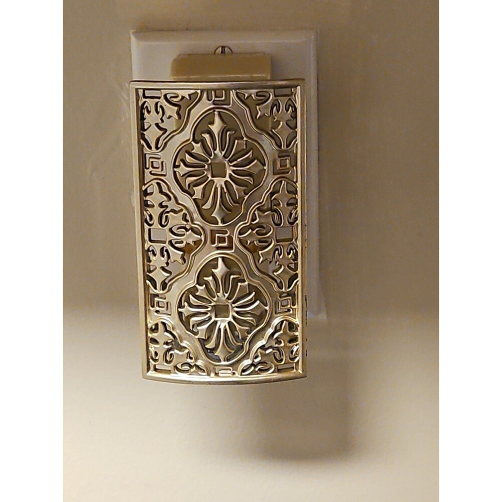 Bath & Body Works Metallic Regency Filigree Wallflowers Plug In Diffuser